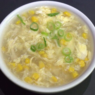 12. Sopa de maíz con pollo