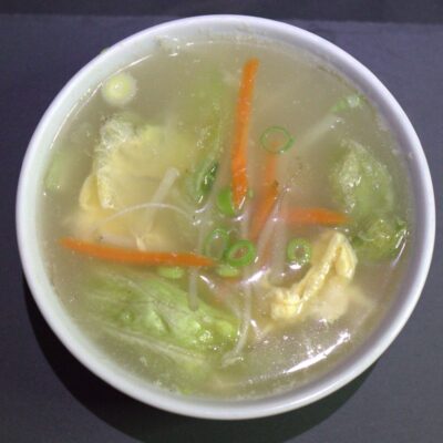 17. Sopa de verduras y huevo