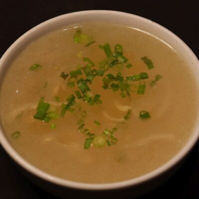 20. Sopa de fideos chinos con pollo