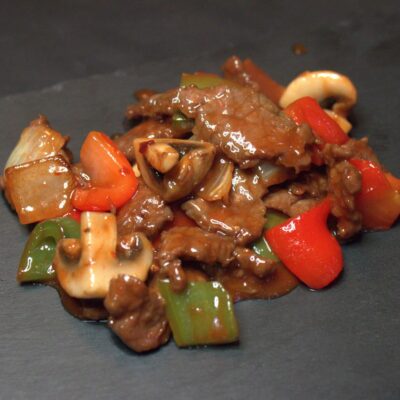 33. Ternera con salsa picante