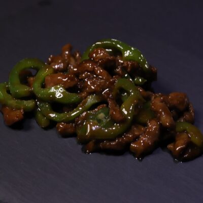 35. Ternera con pimientos verdes