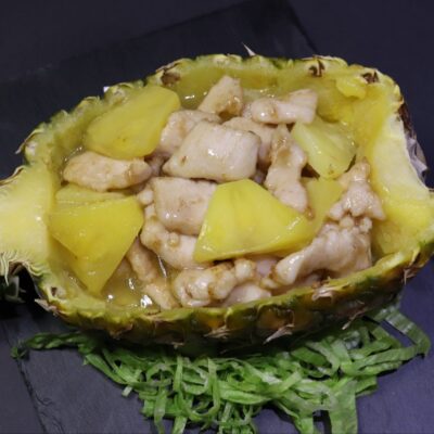 52. Pollo con piña natural
