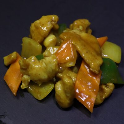 56. Pollo con salsa curry
