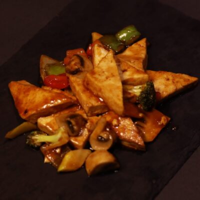 83. Tofu con salsa de soja